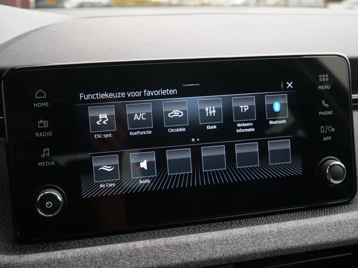 1.0 TSI Business Edition 116 Pk Automaat DAB / Apple Carplay / Camera
