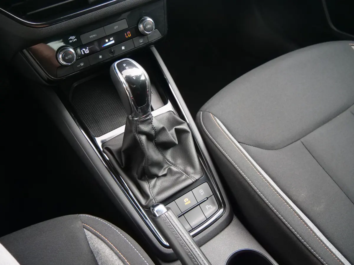 1.0 TSI Business Edition 116 Pk Automaat DAB / Apple Carplay / Camera