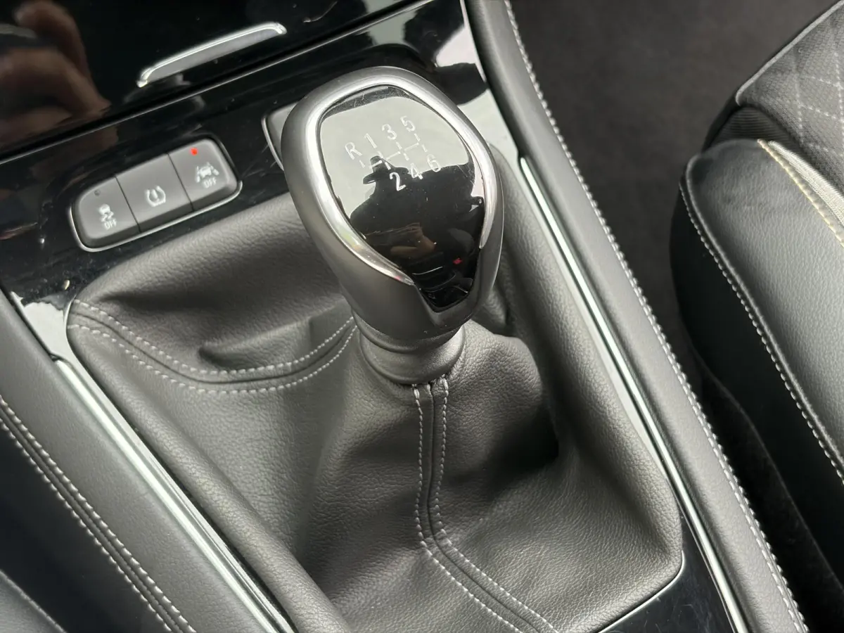 1.2 Turbo Ultimate D-riem vv in 12-2024,1e Eigenaar,360° Camera,Trekhaak,131pk,6 Bak,Navi,Halfleder,Dodehoek,Rijstrooksensor,Keyless,Stoelverw,N.A.P,Apk tot 02-2027