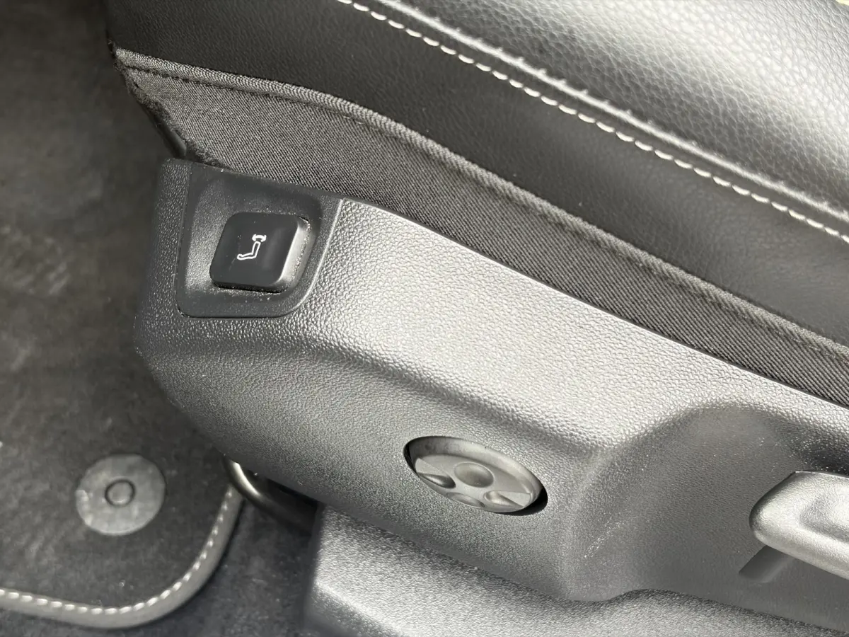 1.2 Turbo Ultimate D-riem vv in 12-2024,1e Eigenaar,360° Camera,Trekhaak,131pk,6 Bak,Navi,Halfleder,Dodehoek,Rijstrooksensor,Keyless,Stoelverw,N.A.P,Apk tot 02-2027