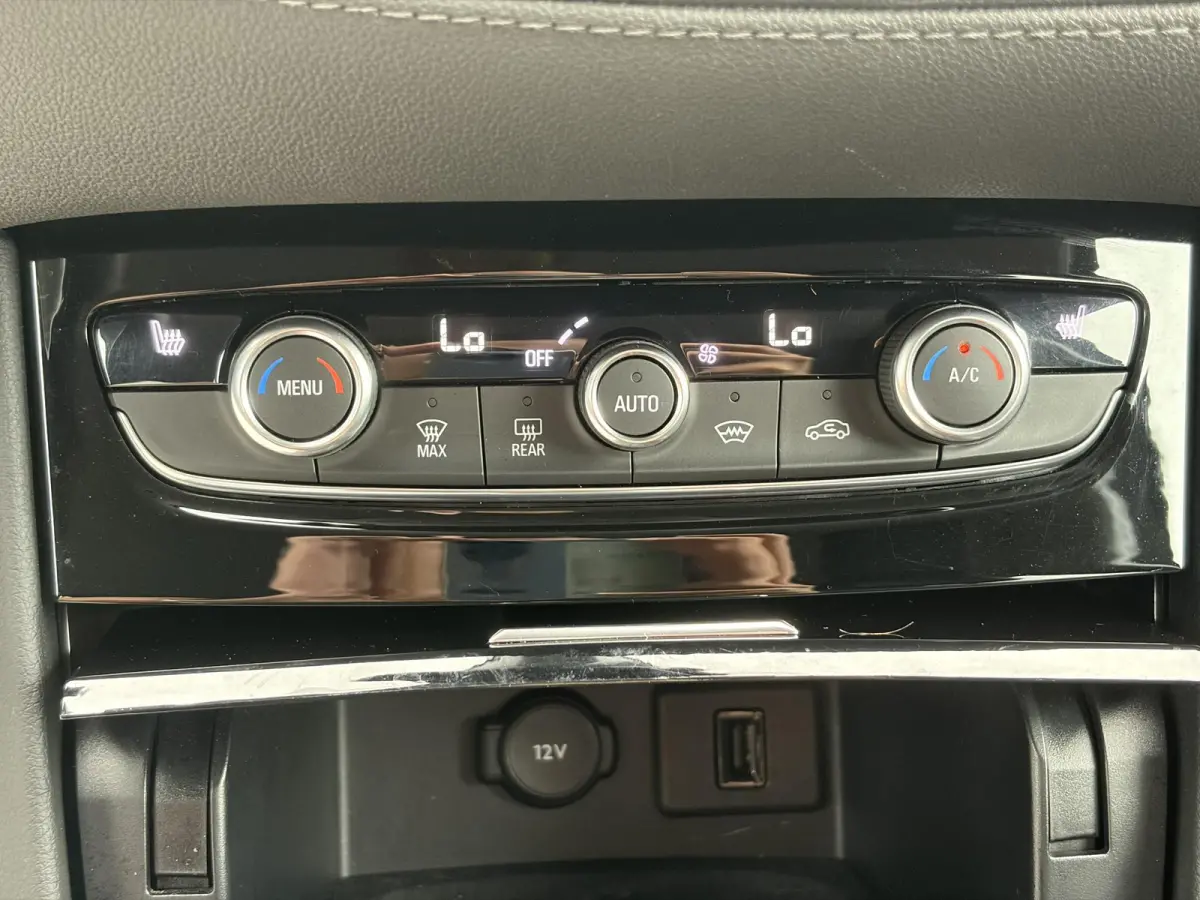 1.2 Turbo Ultimate D-riem vv in 12-2024,1e Eigenaar,360° Camera,Trekhaak,131pk,6 Bak,Navi,Halfleder,Dodehoek,Rijstrooksensor,Keyless,Stoelverw,N.A.P,Apk tot 02-2027