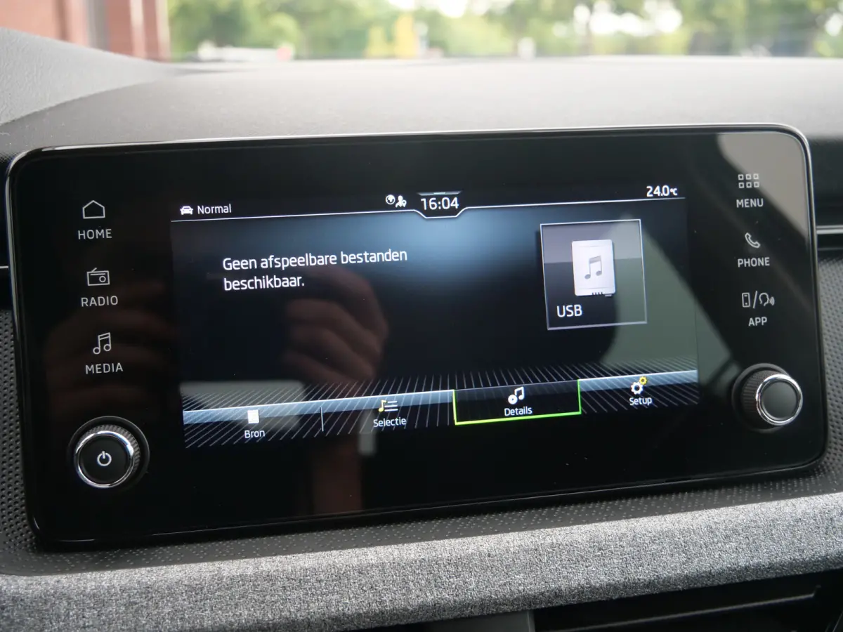 1.0 TSI Business Edition 116 Pk Automaat DAB / Apple Carplay / Camera