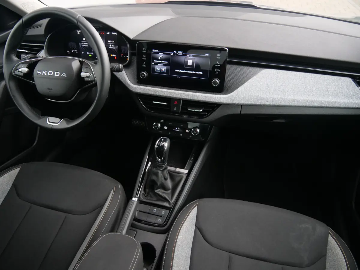 1.0 TSI Business Edition 116 Pk Automaat DAB / Apple Carplay / Camera