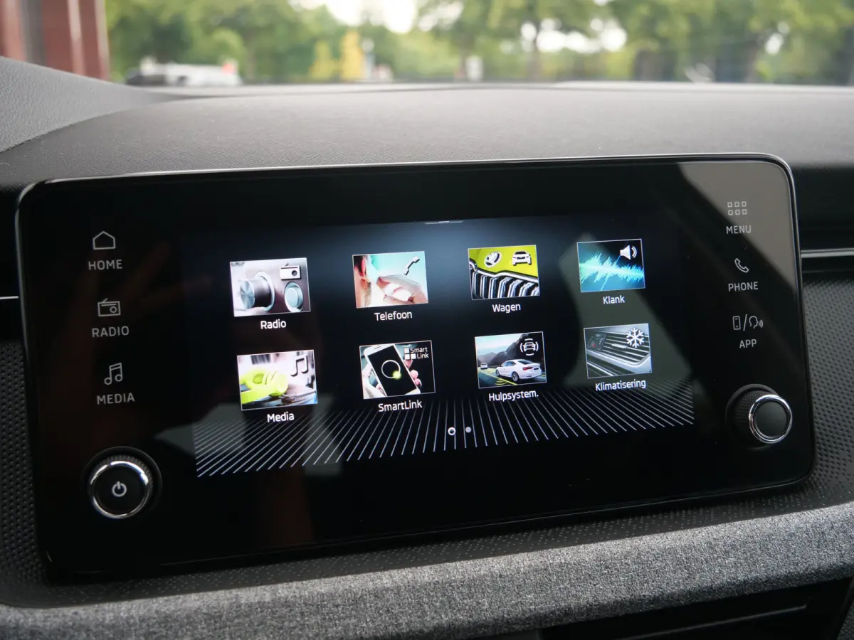 1.0 TSI Business Edition 116 Pk Automaat DAB / Apple Carplay / Camera