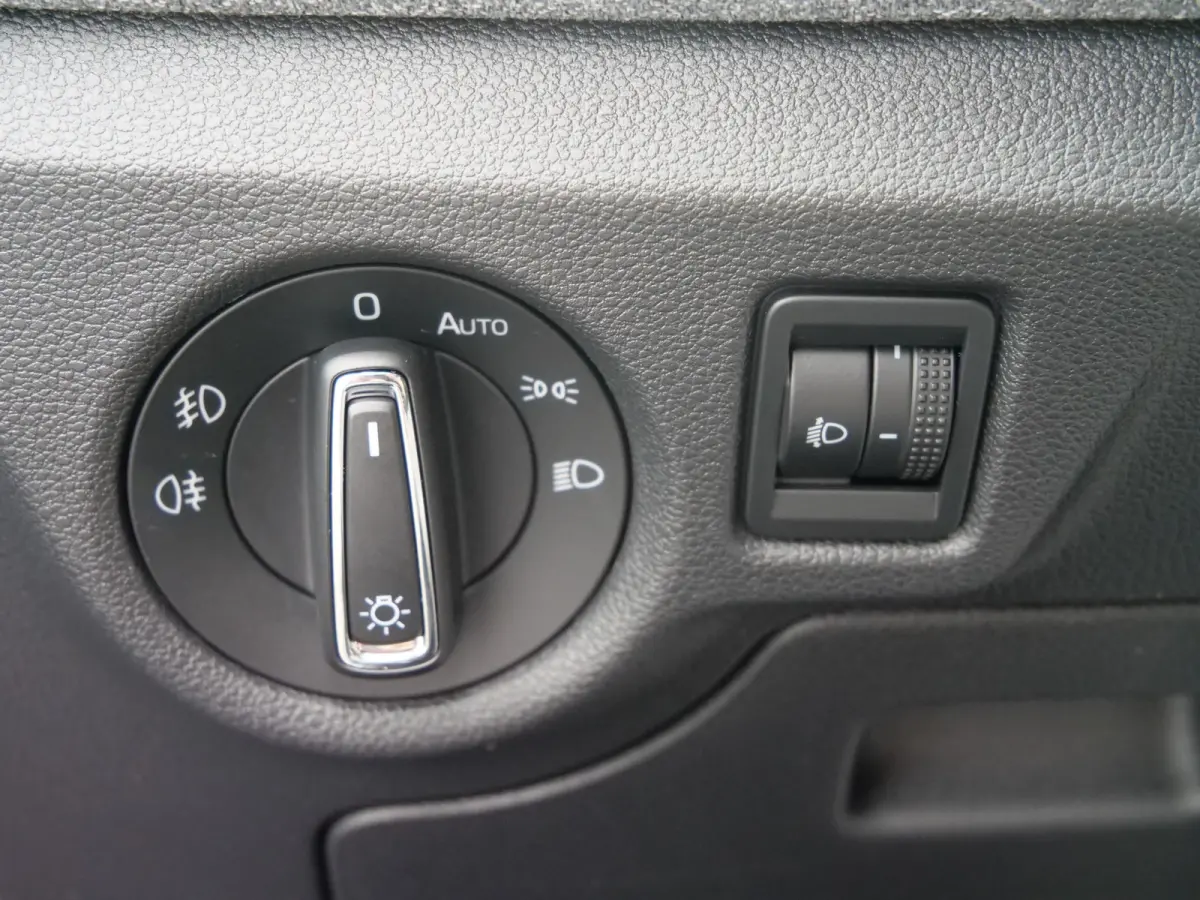1.0 TSI Business Edition 116 Pk Automaat DAB / Apple Carplay / Camera