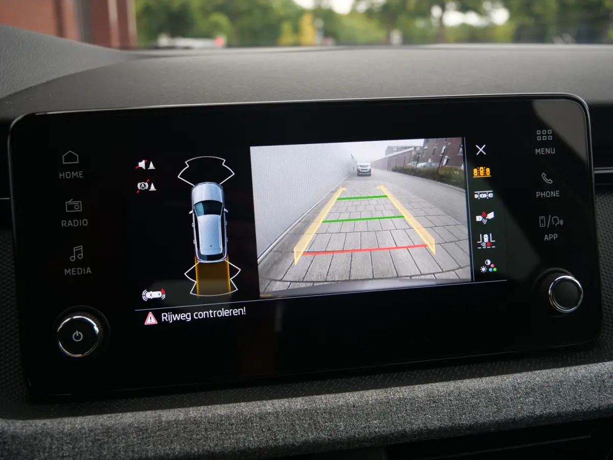 1.0 TSI Business Edition 116 Pk Automaat DAB / Apple Carplay / Camera