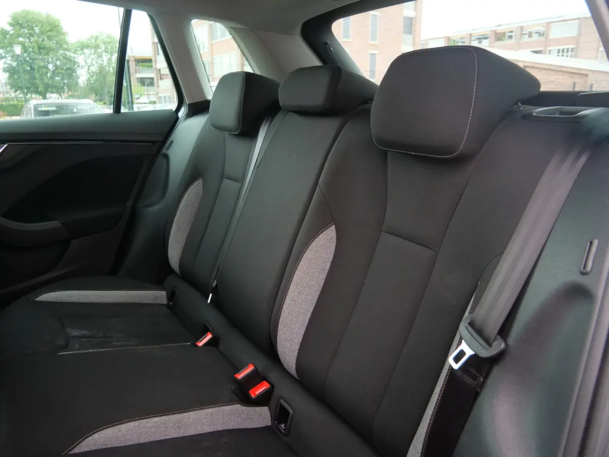 1.0 TSI Business Edition 116 Pk Automaat DAB / Apple Carplay / Camera