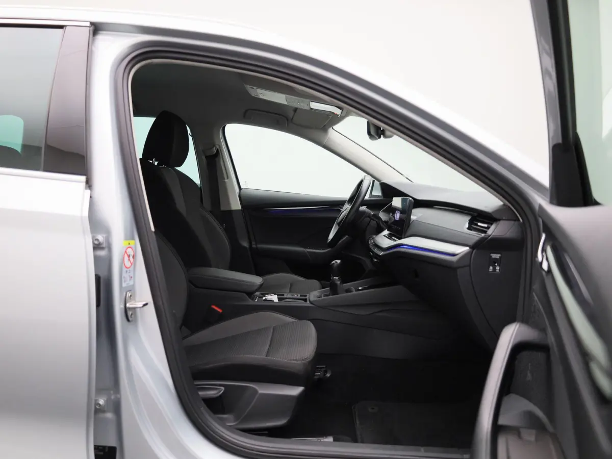 1.0 TSI Clever | Climate Control | Stoelverwarming | Sfeerverlichting | Parkeersensoren | Lichtmetalen Velgen |