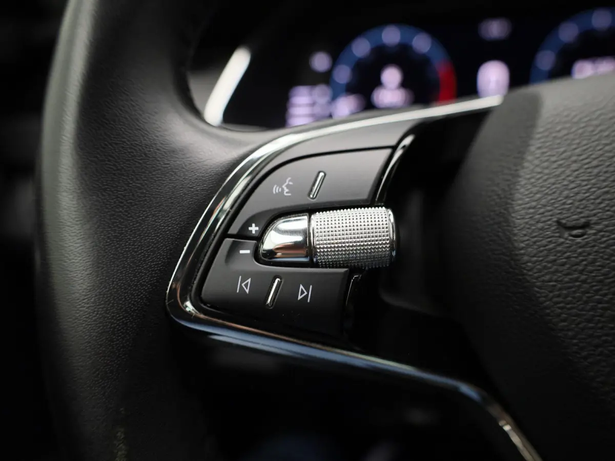 1.0 TSI Clever | Climate Control | Stoelverwarming | Sfeerverlichting | Parkeersensoren | Lichtmetalen Velgen |