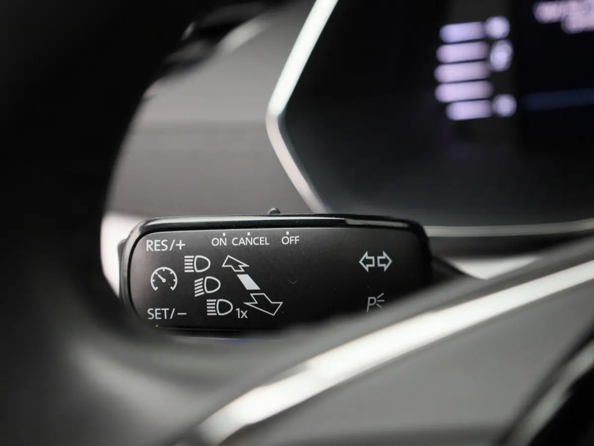 1.0 TSI Clever | Climate Control | Stoelverwarming | Sfeerverlichting | Parkeersensoren | Lichtmetalen Velgen |