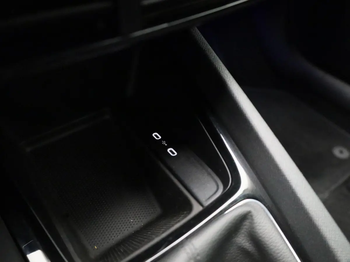 1.0 TSI Clever | Climate Control | Stoelverwarming | Sfeerverlichting | Parkeersensoren | Lichtmetalen Velgen |