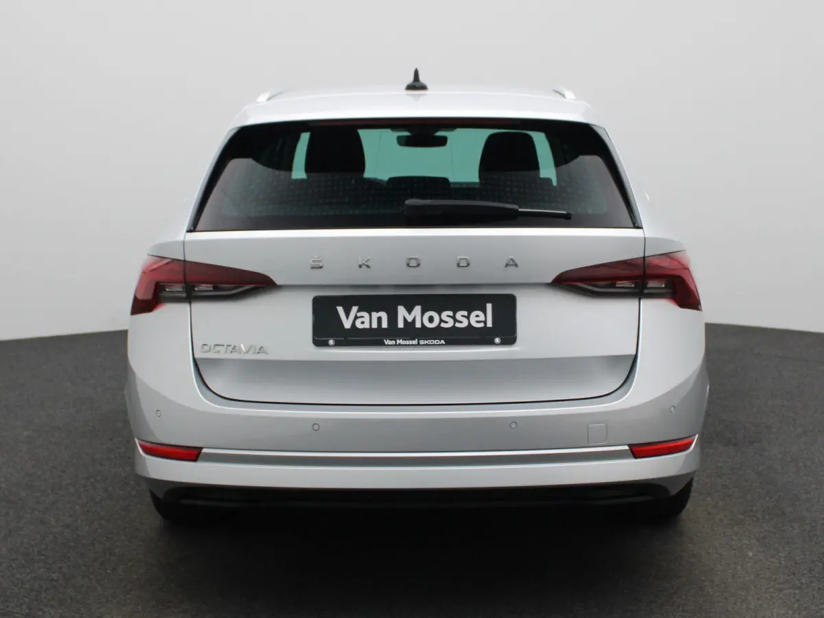 1.0 TSI Clever | Climate Control | Stoelverwarming | Sfeerverlichting | Parkeersensoren | Lichtmetalen Velgen |