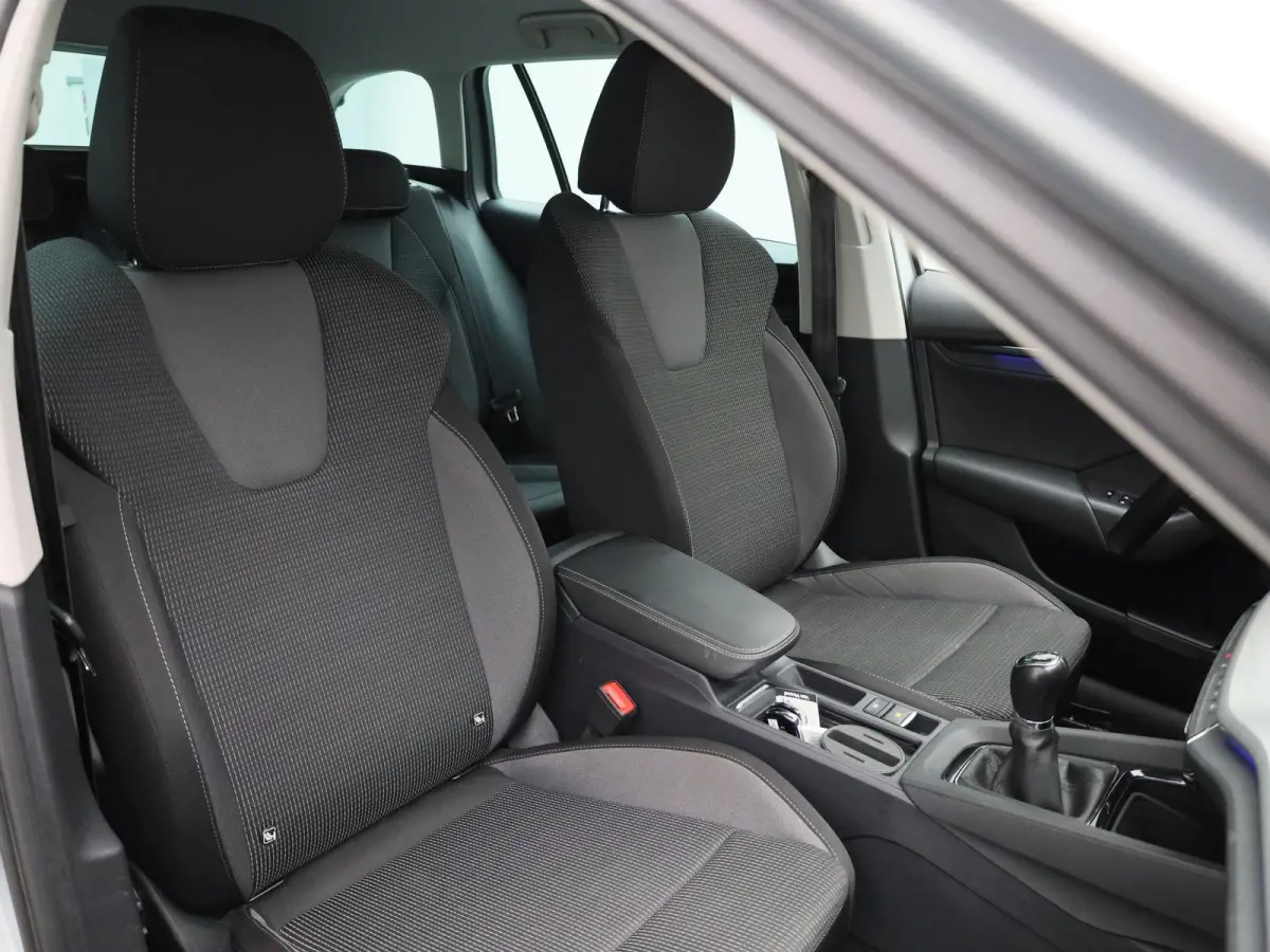 1.0 TSI Clever | Climate Control | Stoelverwarming | Sfeerverlichting | Parkeersensoren | Lichtmetalen Velgen |