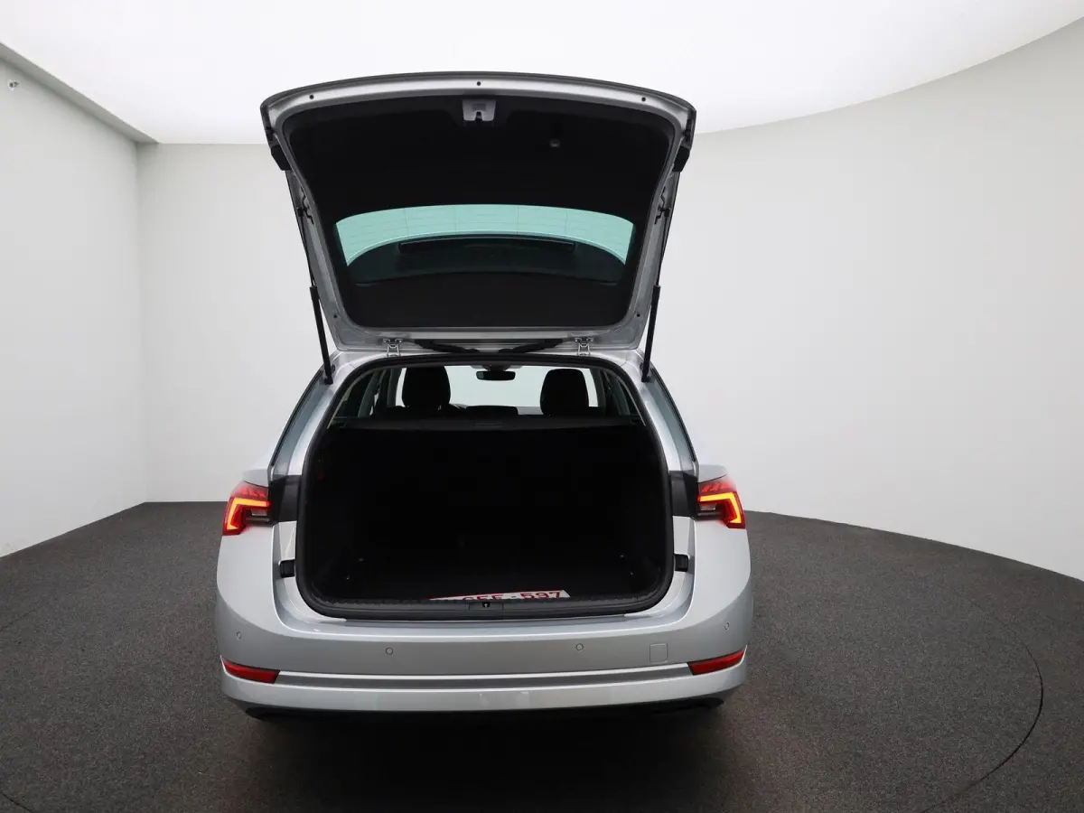 1.0 TSI Clever | Climate Control | Stoelverwarming | Sfeerverlichting | Parkeersensoren | Lichtmetalen Velgen |