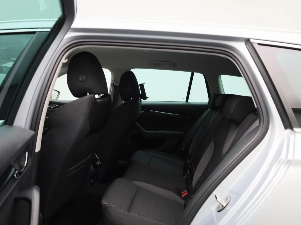 1.0 TSI Clever | Climate Control | Stoelverwarming | Sfeerverlichting | Parkeersensoren | Lichtmetalen Velgen |