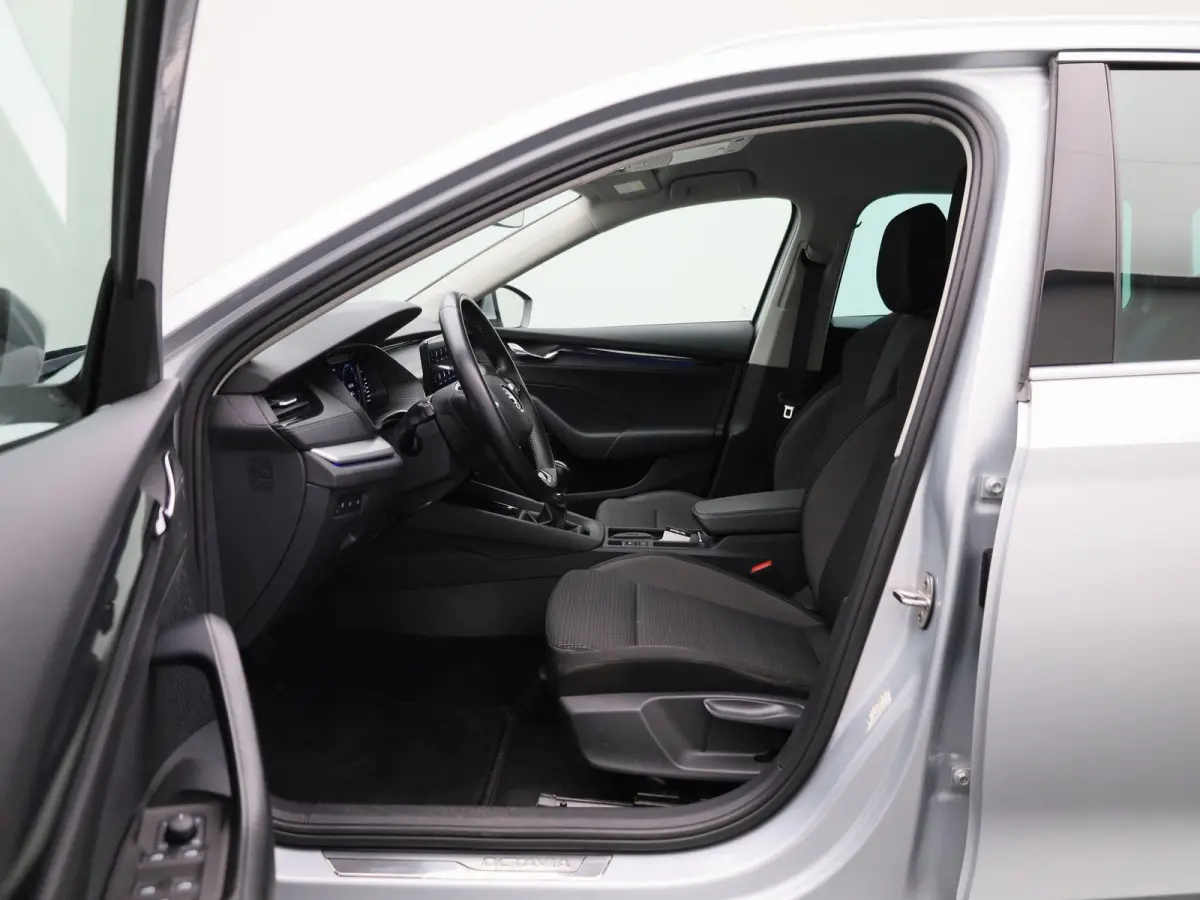 1.0 TSI Clever | Climate Control | Stoelverwarming | Sfeerverlichting | Parkeersensoren | Lichtmetalen Velgen |