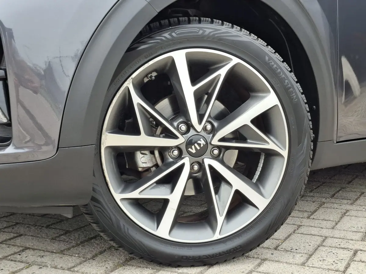 1.6 GDi Hybrid DynamicPlusLine | Navigatie/Android/Apple Carplay | LM Velgen 18" | Voorstoelen + Stuur Verwarmd | Cruise Control Adaptief | Dodehoekdetectie | Airco |