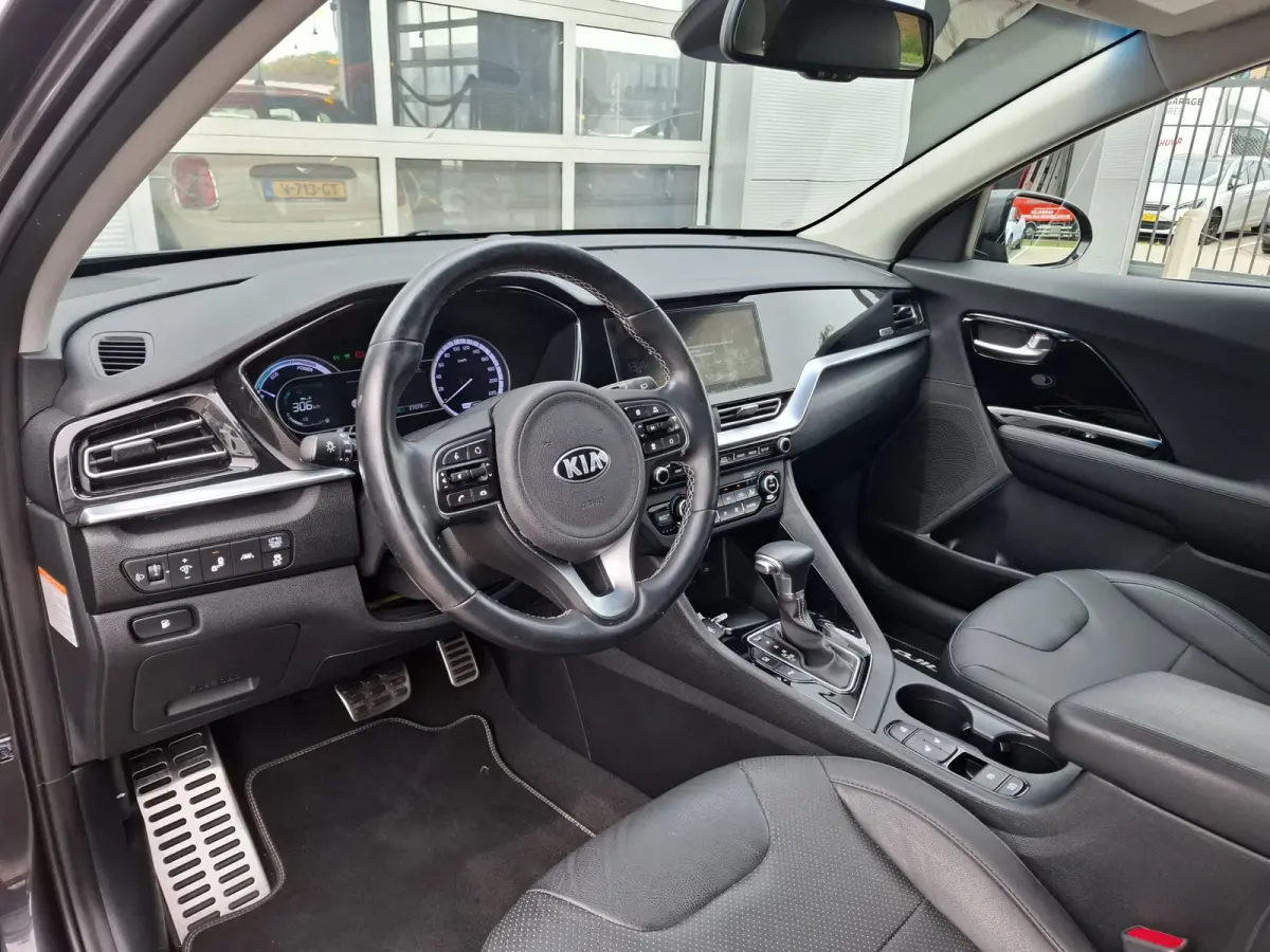 1.6 GDi Hybrid DynamicPlusLine | Navigatie/Android/Apple Carplay | LM Velgen 18" | Voorstoelen + Stuur Verwarmd | Cruise Control Adaptief | Dodehoekdetectie | Airco |