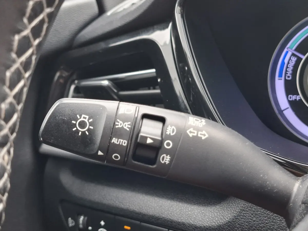 1.6 GDi Hybrid DynamicPlusLine | Navigatie/Android/Apple Carplay | LM Velgen 18" | Voorstoelen + Stuur Verwarmd | Cruise Control Adaptief | Dodehoekdetectie | Airco |