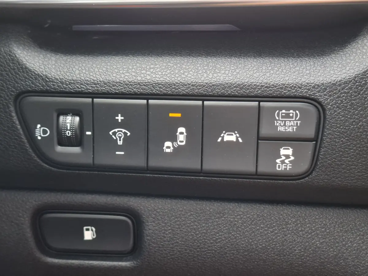 1.6 GDi Hybrid DynamicPlusLine | Navigatie/Android/Apple Carplay | LM Velgen 18" | Voorstoelen + Stuur Verwarmd | Cruise Control Adaptief | Dodehoekdetectie | Airco |