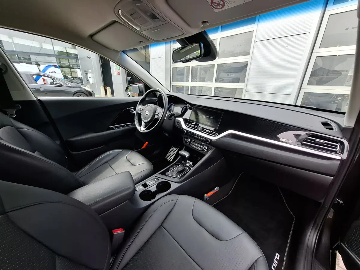 1.6 GDi Hybrid DynamicPlusLine | Navigatie/Android/Apple Carplay | LM Velgen 18" | Voorstoelen + Stuur Verwarmd | Cruise Control Adaptief | Dodehoekdetectie | Airco |