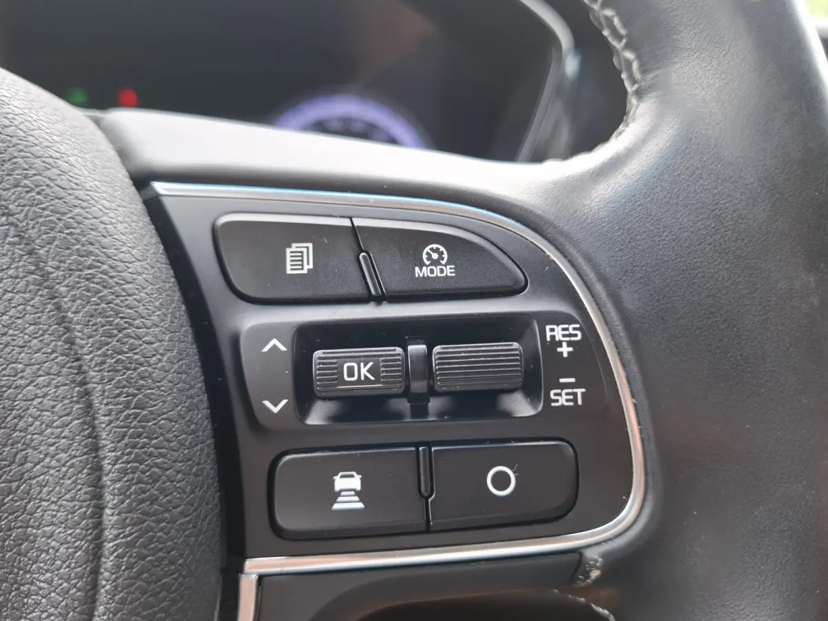 1.6 GDi Hybrid DynamicPlusLine | Navigatie/Android/Apple Carplay | LM Velgen 18" | Voorstoelen + Stuur Verwarmd | Cruise Control Adaptief | Dodehoekdetectie | Airco |