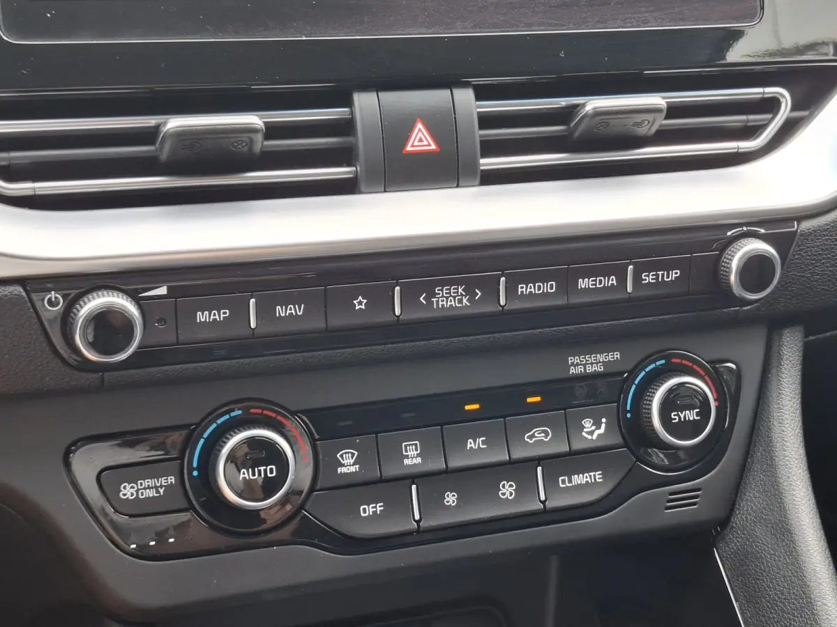 1.6 GDi Hybrid DynamicPlusLine | Navigatie/Android/Apple Carplay | LM Velgen 18" | Voorstoelen + Stuur Verwarmd | Cruise Control Adaptief | Dodehoekdetectie | Airco |