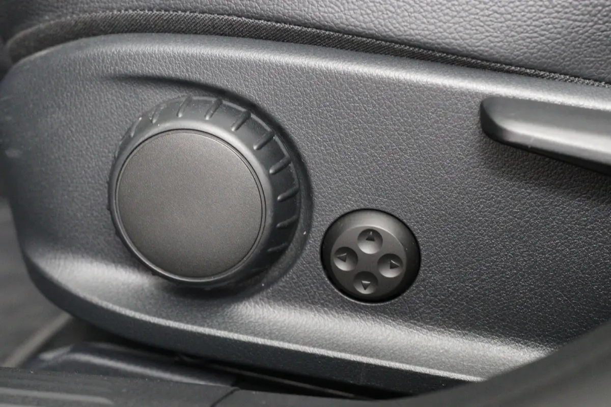 200 AMG | Open Dak | Sportstoelen | Sfeerverlichting | Camera | BLIS | Clima | LED | Navi | Widescreen | Keyless | Lichtmetale Velgen | Cruise Control