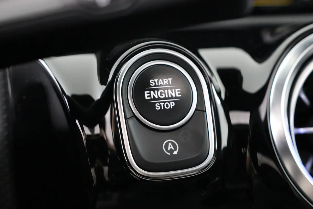 200 AMG | Open Dak | Sportstoelen | Sfeerverlichting | Camera | BLIS | Clima | LED | Navi | Widescreen | Keyless | Lichtmetale Velgen | Cruise Control