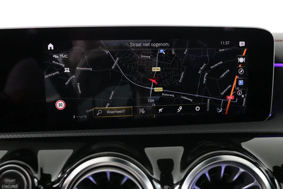 200 AMG | Open Dak | Sportstoelen | Sfeerverlichting | Camera | BLIS | Clima | LED | Navi | Widescreen | Keyless | Lichtmetale Velgen | Cruise Control