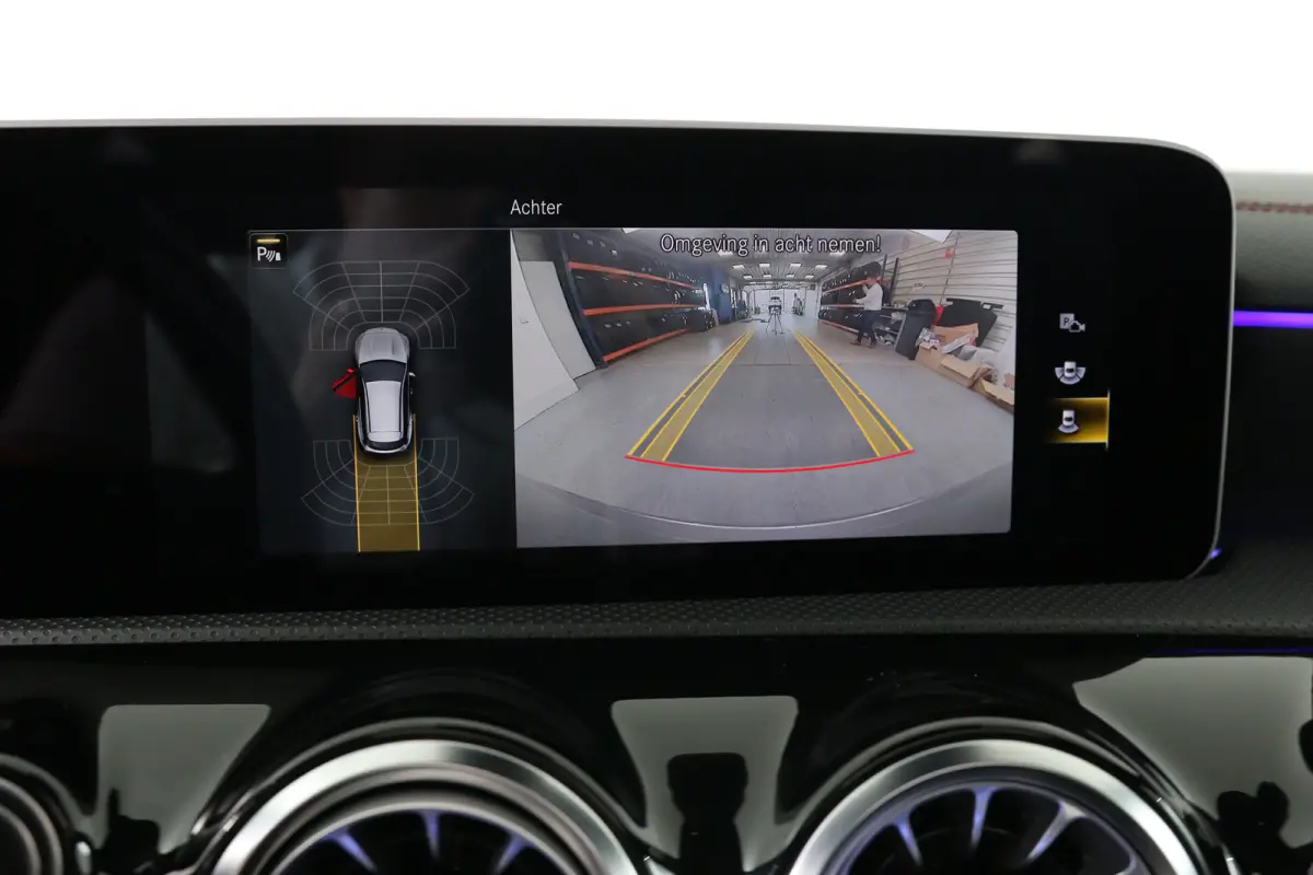 200 AMG | Open Dak | Sportstoelen | Sfeerverlichting | Camera | BLIS | Clima | LED | Navi | Widescreen | Keyless | Lichtmetale Velgen | Cruise Control