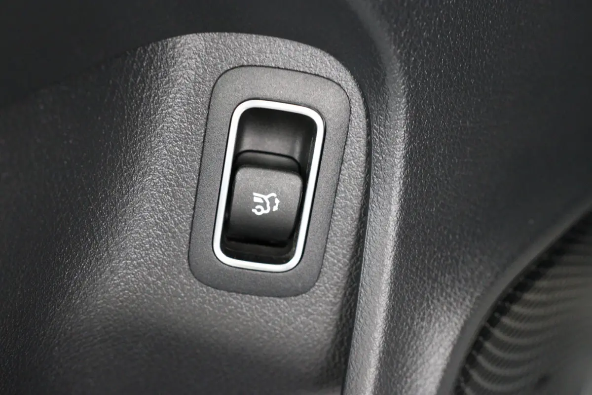 200 AMG | Open Dak | Sportstoelen | Sfeerverlichting | Camera | BLIS | Clima | LED | Navi | Widescreen | Keyless | Lichtmetale Velgen | Cruise Control