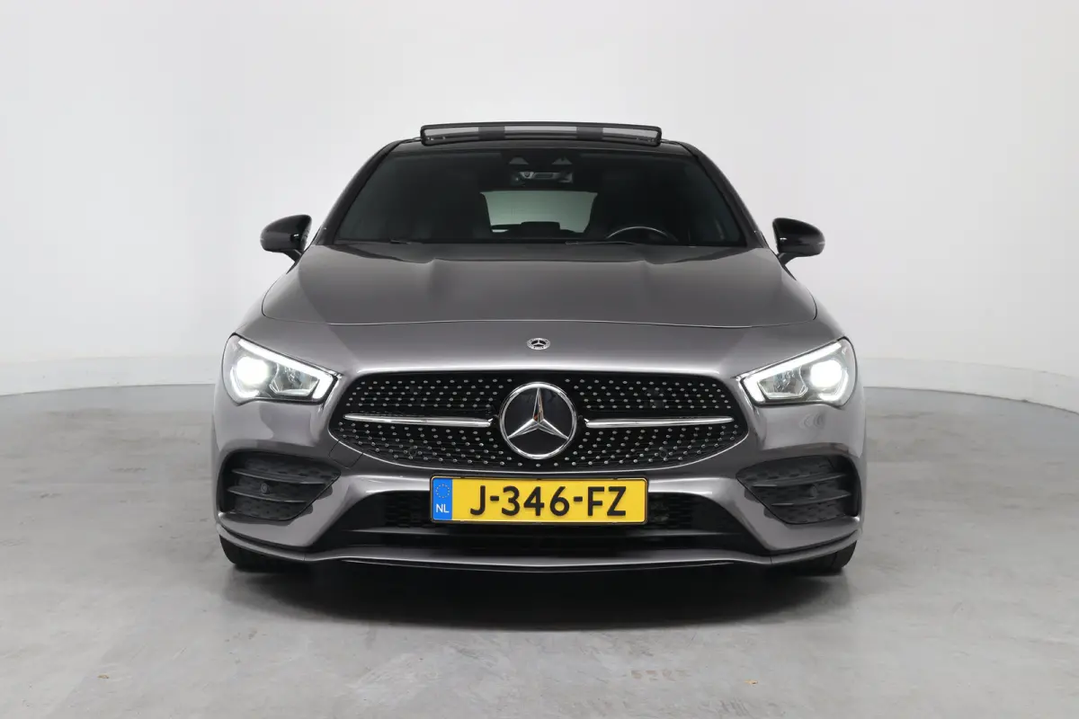 200 AMG | Open Dak | Sportstoelen | Sfeerverlichting | Camera | BLIS | Clima | LED | Navi | Widescreen | Keyless | Lichtmetale Velgen | Cruise Control