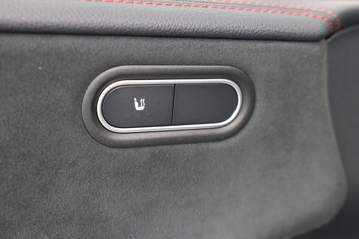 200 AMG | Open Dak | Sportstoelen | Sfeerverlichting | Camera | BLIS | Clima | LED | Navi | Widescreen | Keyless | Lichtmetale Velgen | Cruise Control