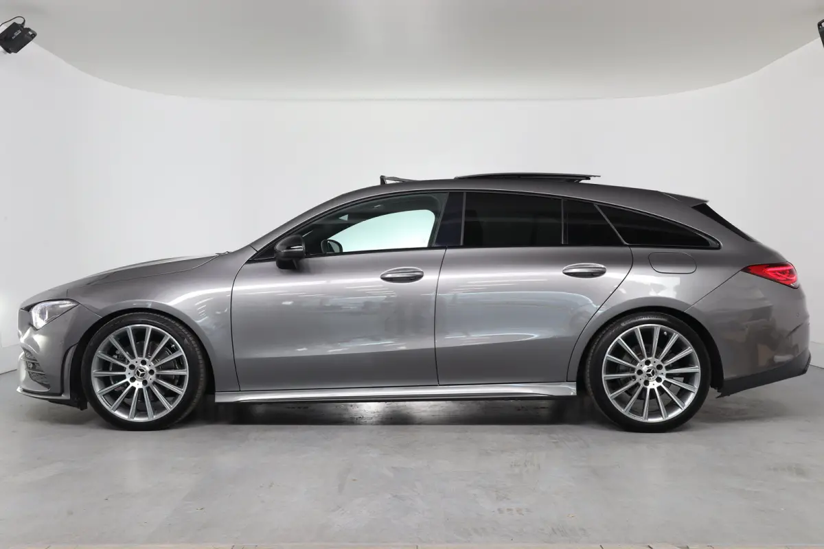 200 AMG | Open Dak | Sportstoelen | Sfeerverlichting | Camera | BLIS | Clima | LED | Navi | Widescreen | Keyless | Lichtmetale Velgen | Cruise Control