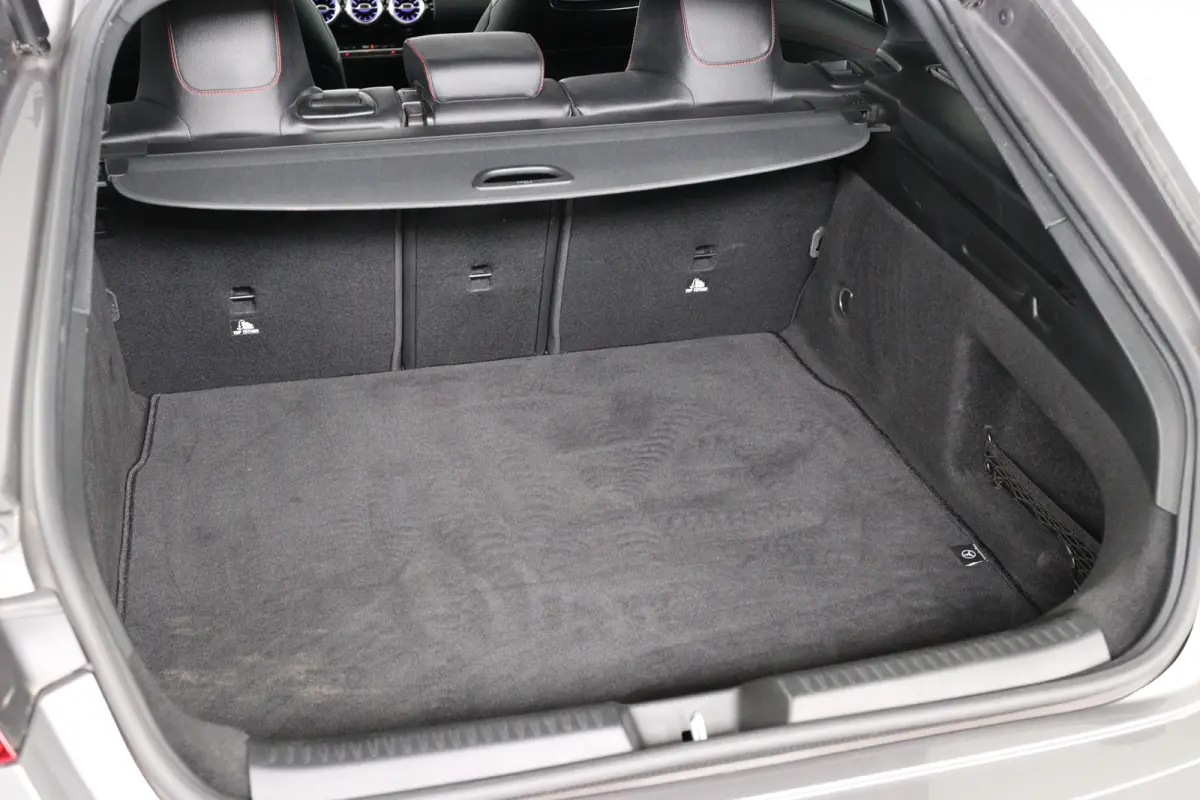 200 AMG | Open Dak | Sportstoelen | Sfeerverlichting | Camera | BLIS | Clima | LED | Navi | Widescreen | Keyless | Lichtmetale Velgen | Cruise Control