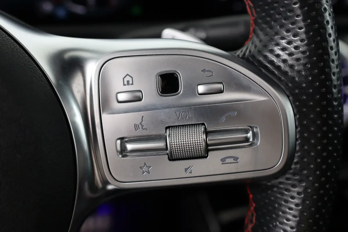 200 AMG | Open Dak | Sportstoelen | Sfeerverlichting | Camera | BLIS | Clima | LED | Navi | Widescreen | Keyless | Lichtmetale Velgen | Cruise Control