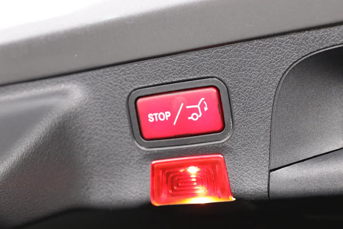200 AMG | Open Dak | Sportstoelen | Sfeerverlichting | Camera | BLIS | Clima | LED | Navi | Widescreen | Keyless | Lichtmetale Velgen | Cruise Control