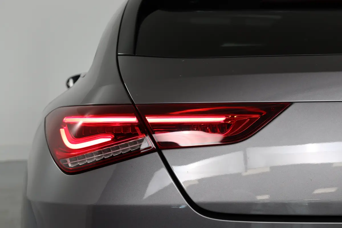 200 AMG | Open Dak | Sportstoelen | Sfeerverlichting | Camera | BLIS | Clima | LED | Navi | Widescreen | Keyless | Lichtmetale Velgen | Cruise Control