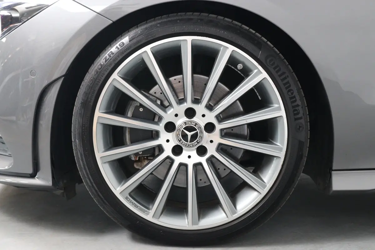 200 AMG | Open Dak | Sportstoelen | Sfeerverlichting | Camera | BLIS | Clima | LED | Navi | Widescreen | Keyless | Lichtmetale Velgen | Cruise Control