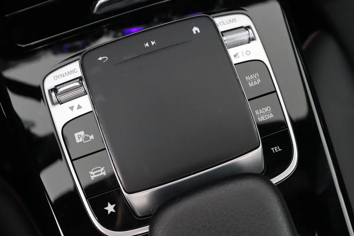200 AMG | Open Dak | Sportstoelen | Sfeerverlichting | Camera | BLIS | Clima | LED | Navi | Widescreen | Keyless | Lichtmetale Velgen | Cruise Control