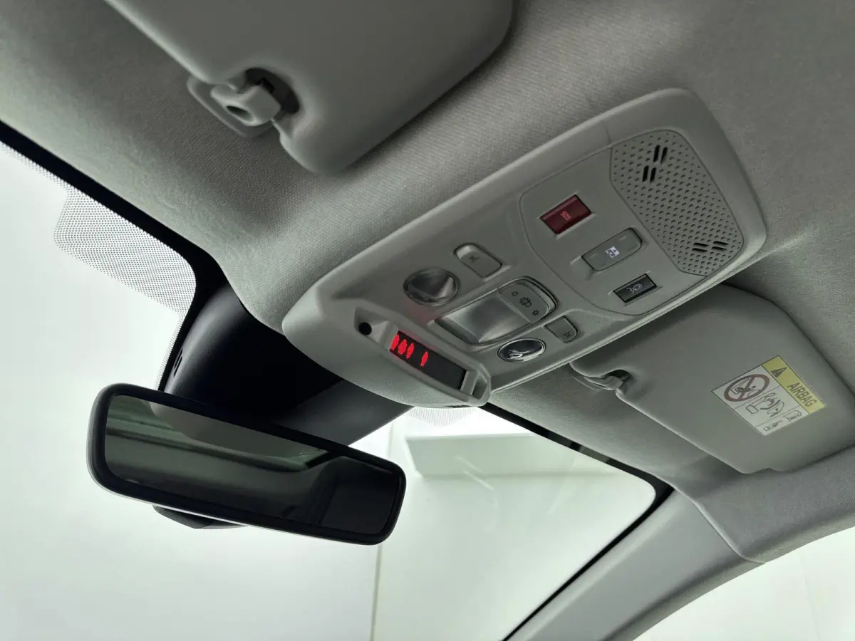 130 pk Automaat Shine Pack Business | Panoramadak | Camera | Carplay| Lederenbekleding