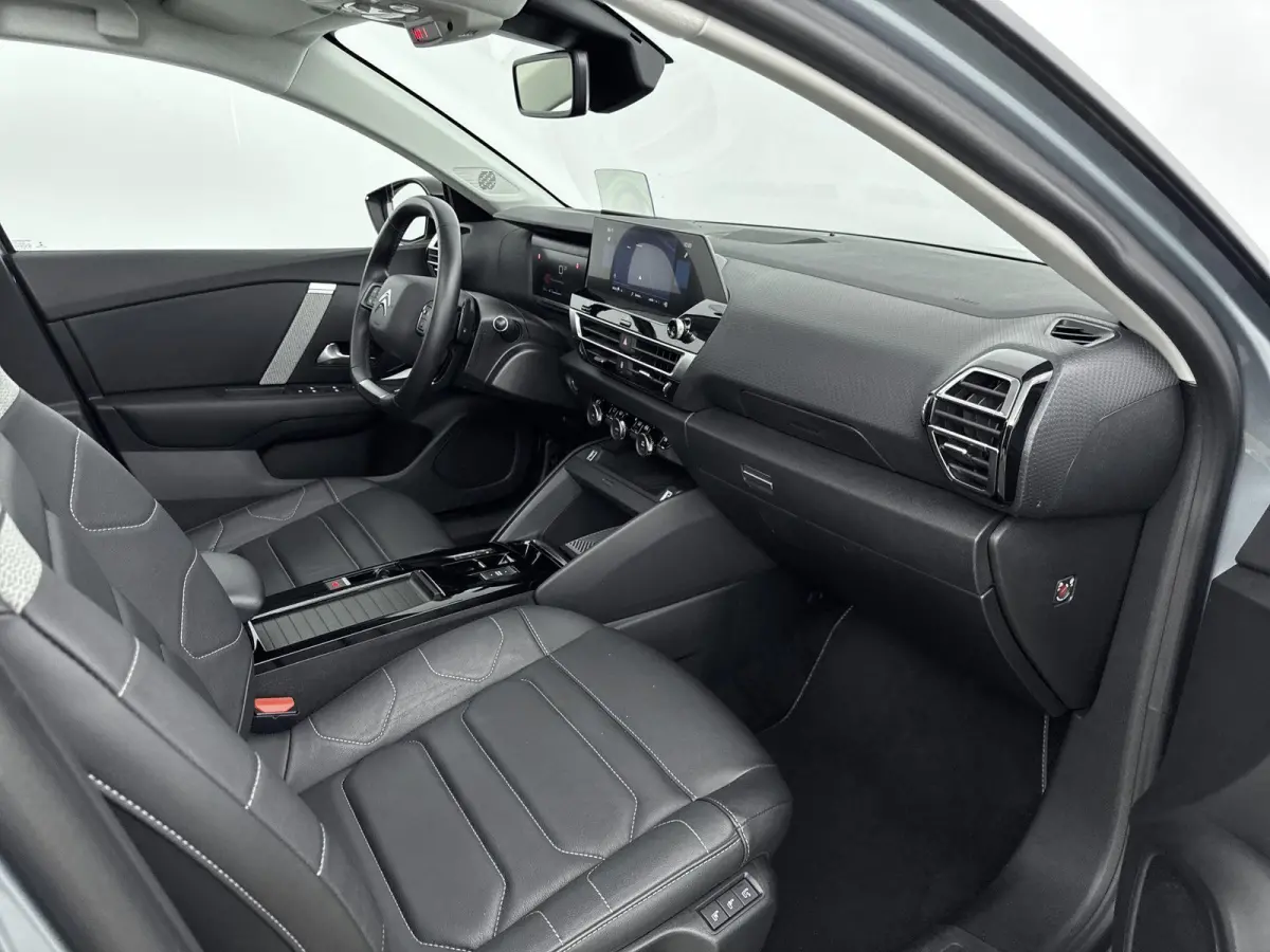 130 pk Automaat Shine Pack Business | Panoramadak | Camera | Carplay| Lederenbekleding