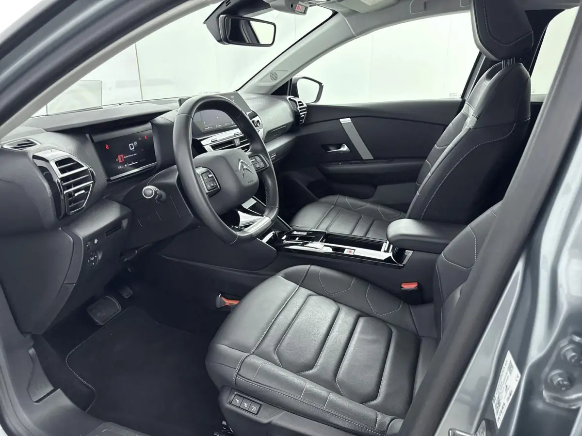 130 pk Automaat Shine Pack Business | Panoramadak | Camera | Carplay| Lederenbekleding