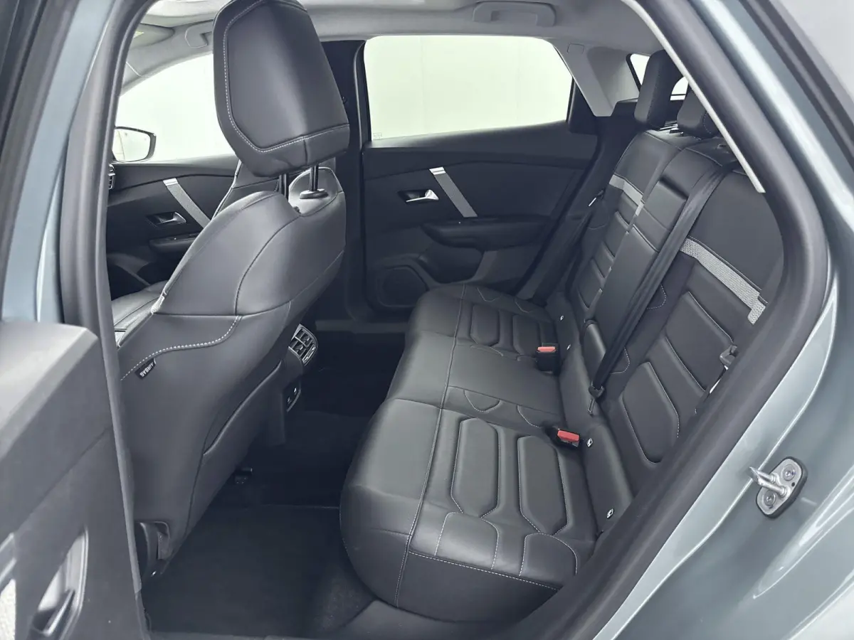 130 pk Automaat Shine Pack Business | Panoramadak | Camera | Carplay| Lederenbekleding