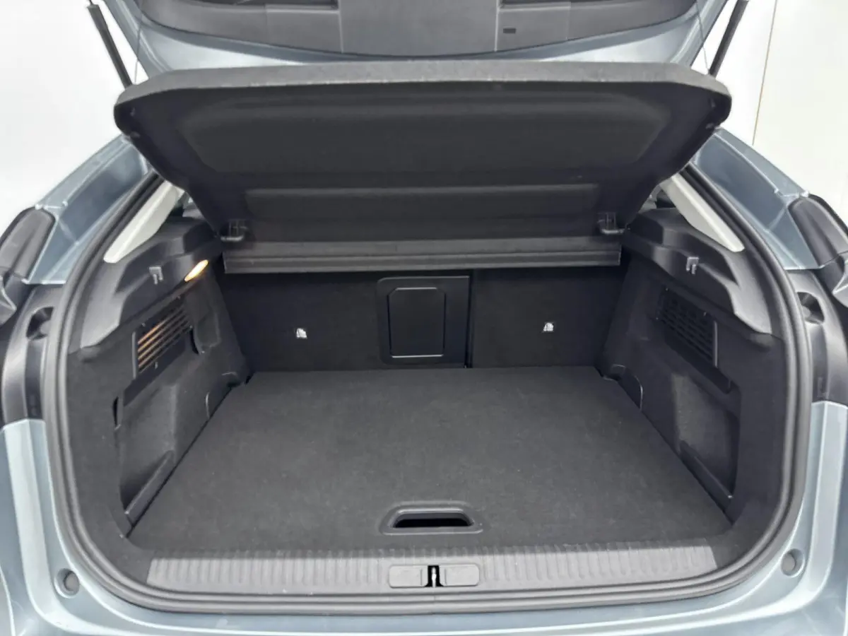 130 pk Automaat Shine Pack Business | Panoramadak | Camera | Carplay| Lederenbekleding