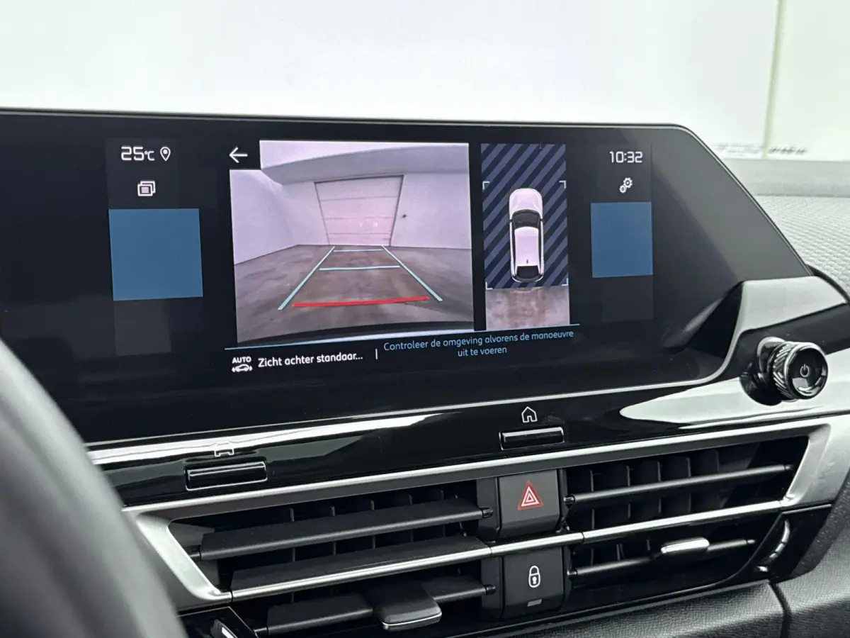 130 pk Automaat Shine Pack Business | Panoramadak | Camera | Carplay| Lederenbekleding