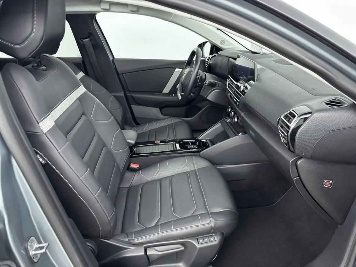 130 pk Automaat Shine Pack Business | Panoramadak | Camera | Carplay| Lederenbekleding