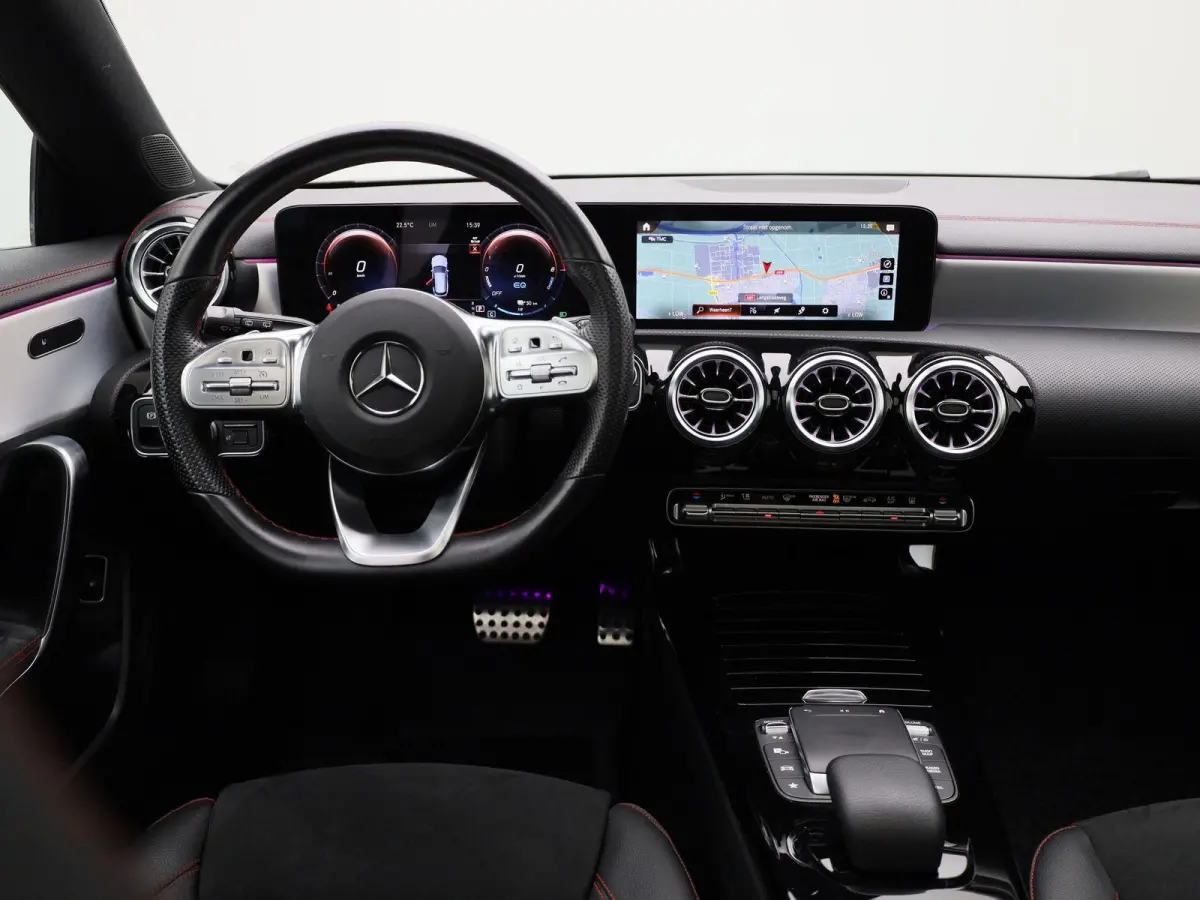 250 e AMG Line | PANORAMADAK | SFEERVERLICHTING | HALF-LEDER | ELEKTRISCHE ACHTERKLEP | STOELVERWARMING | ACHTERUITRIJCAMERA | PARKEERSENSOREN | CRUISE CONTROL | LICHTMETALEN VELGEN | LED VE