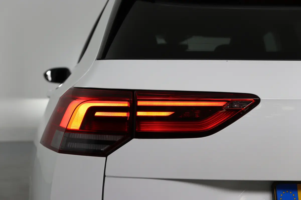 1.5 TSI Style | LED | Memory | Cruise Adaptuive | Stoel/Stuurverwarming | Camera | Sfeerverlichting | Navi | Keyless | DAB | Lichtmetalen Velgen
